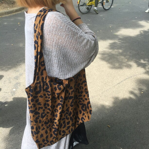 Manchesterväska med leopardmönster