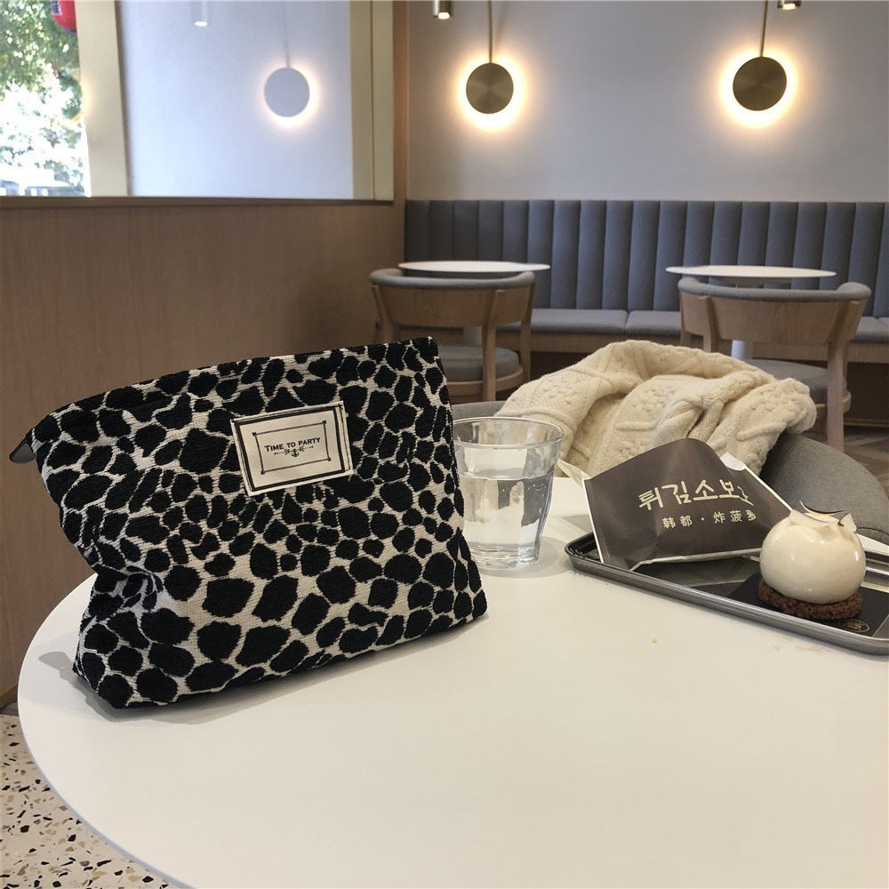 Necessär med leopard- och zebramönster