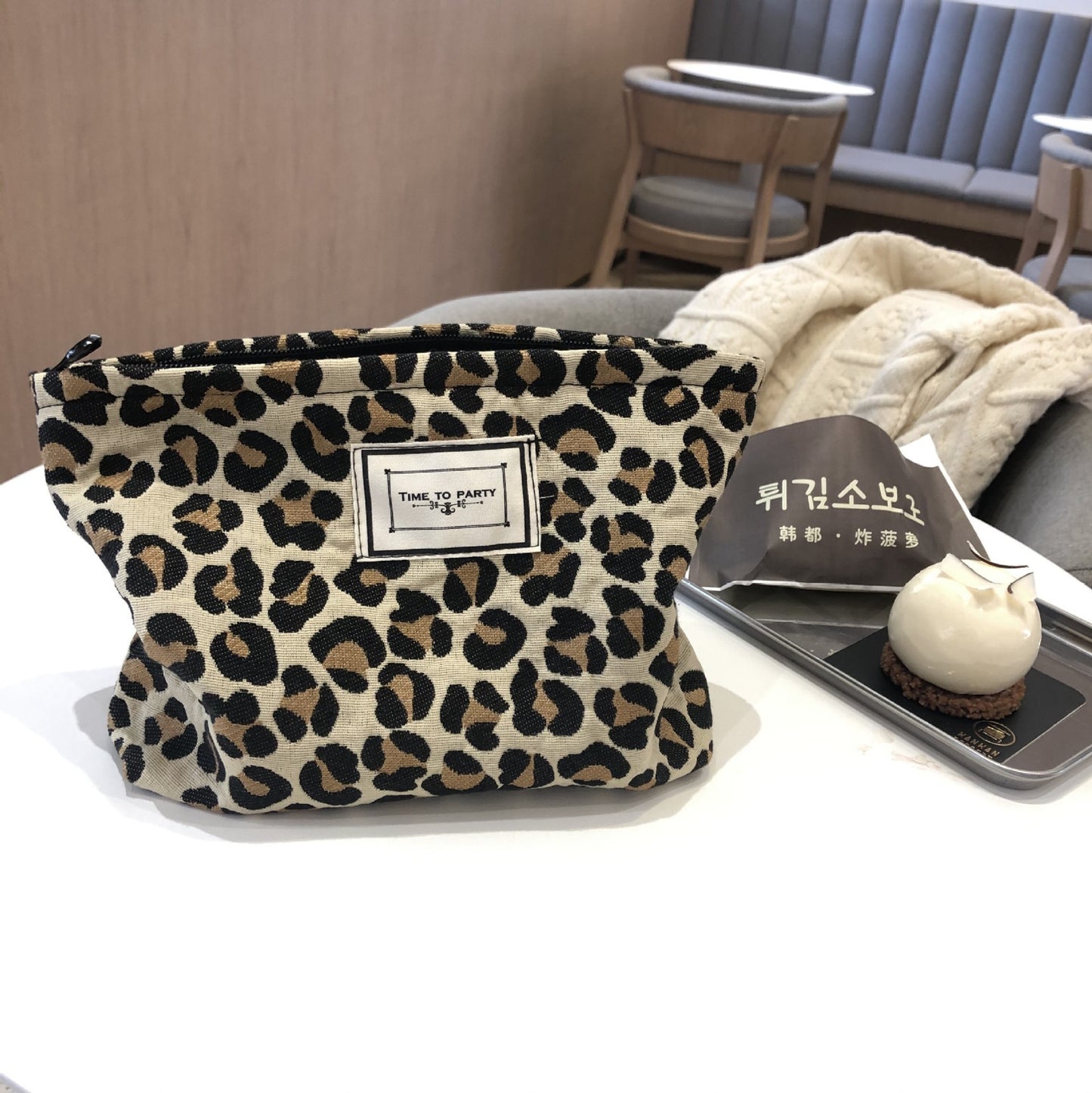 Necessär med leopard- och zebramönster
