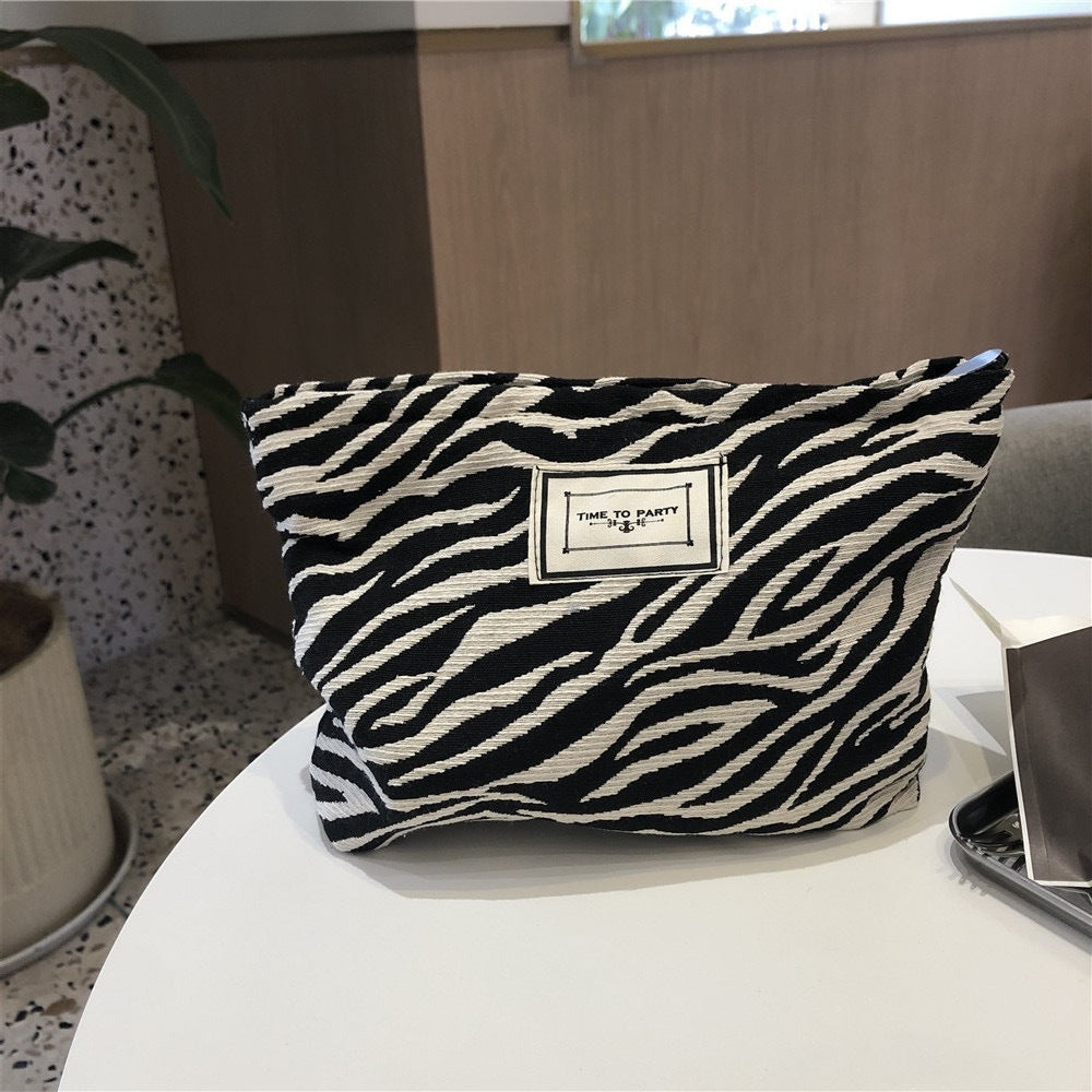 Necessär med leopard- och zebramönster