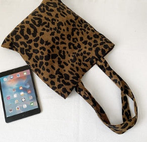 Manchesterväska med leopardmönster