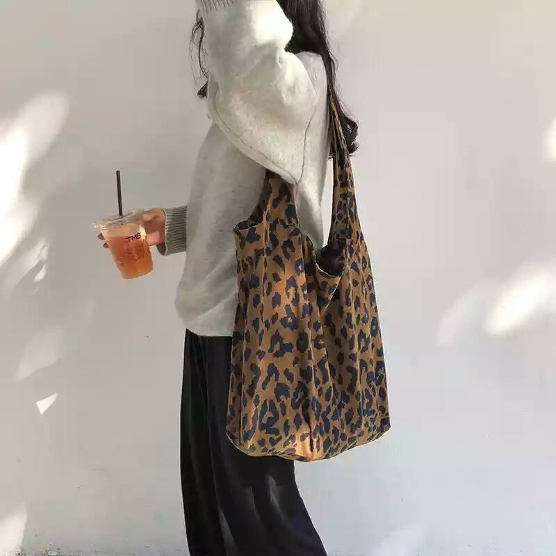 Manchesterväska med leopardmönster