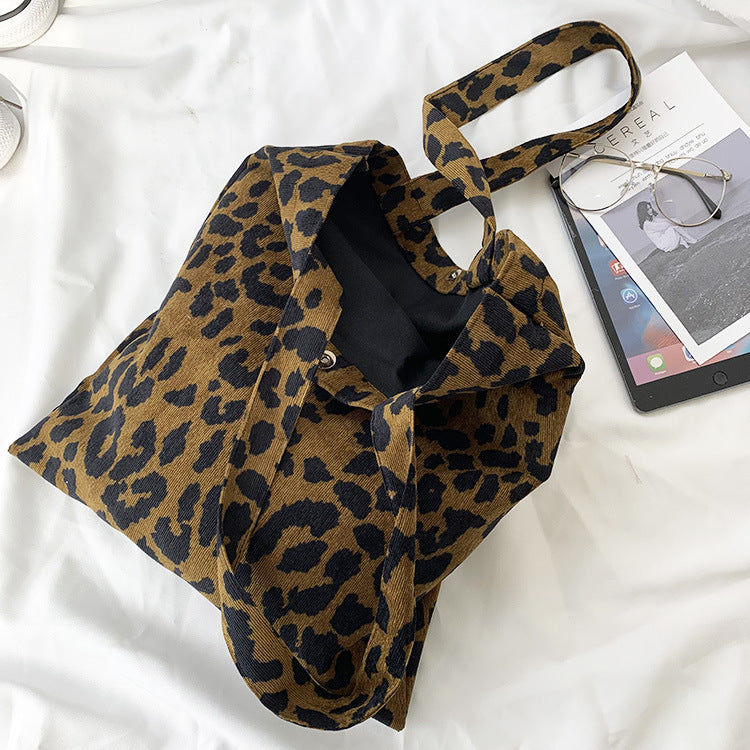 Manchesterväska med leopardmönster