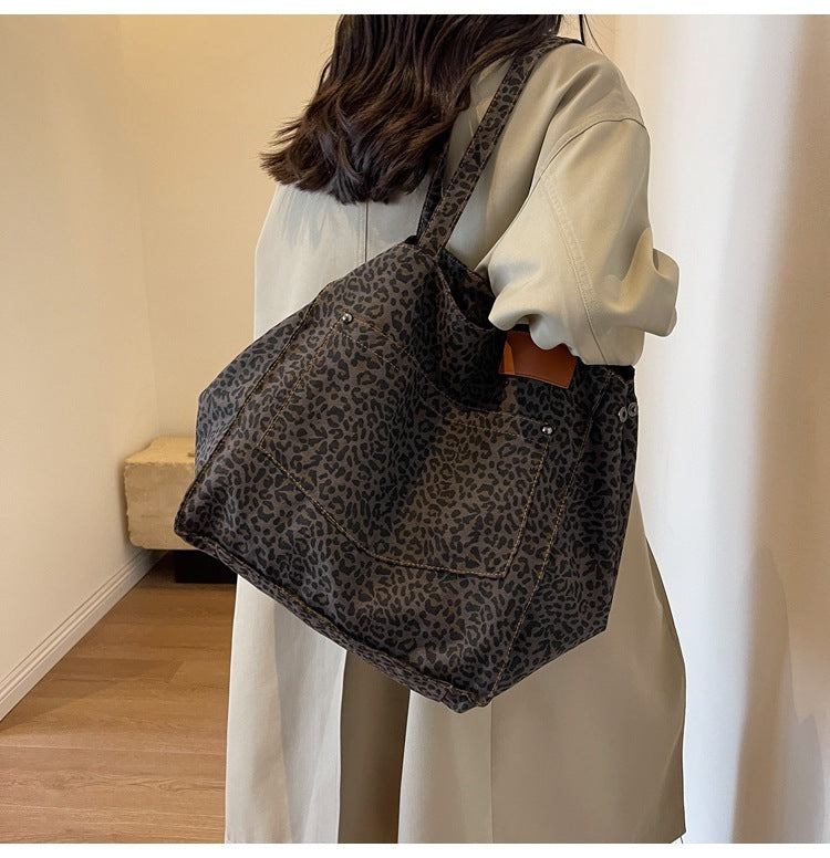Tote-väska med leopardmönster