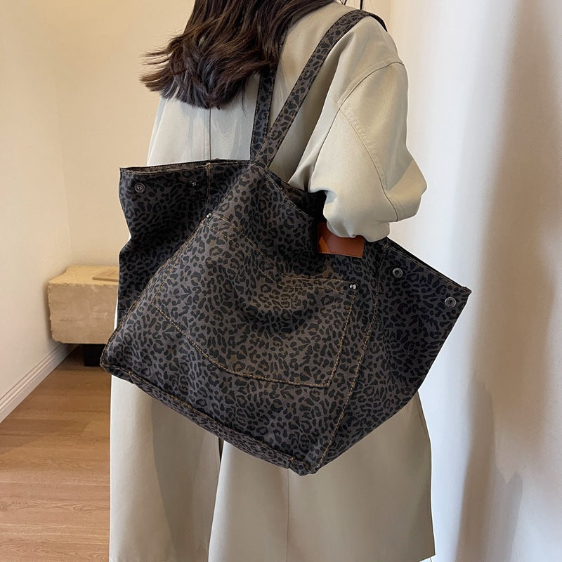 Tote-väska med leopardmönster
