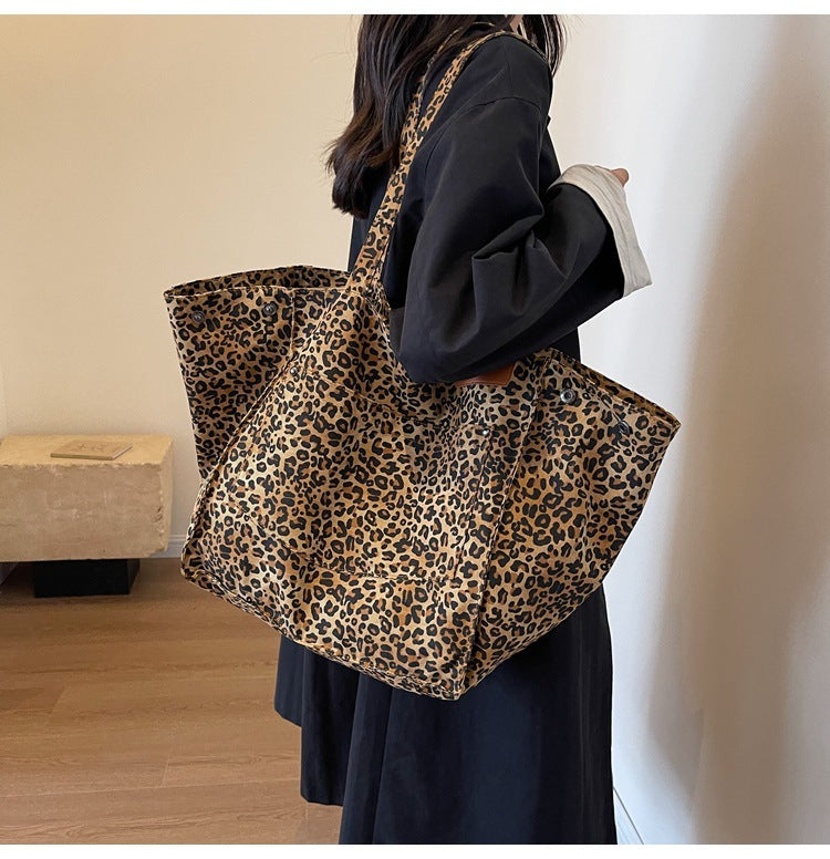 Tote-väska med leopardmönster