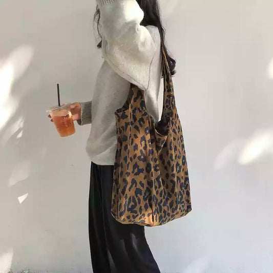 Manchesterväska med leopardmönster
