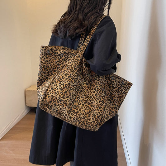 Tote-väska med leopardmönster
